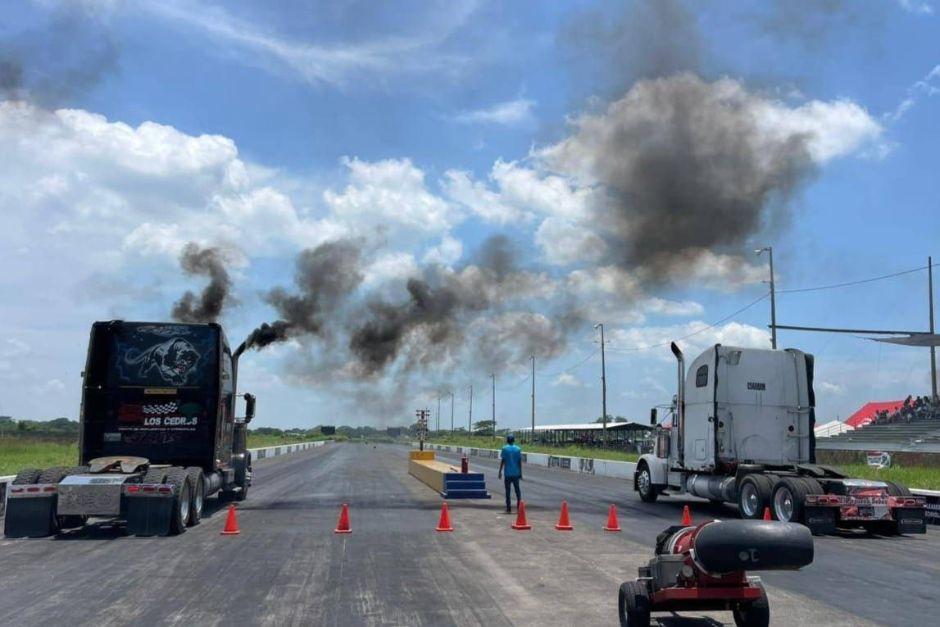 La pista Guatemala Raceway, fue el escenario, en el cual se presentaron decenas de camiones, que cuentan con m&aacute;s de 1000 caballos de fuerza. (Foto:&nbsp;Guatemala Raceway)