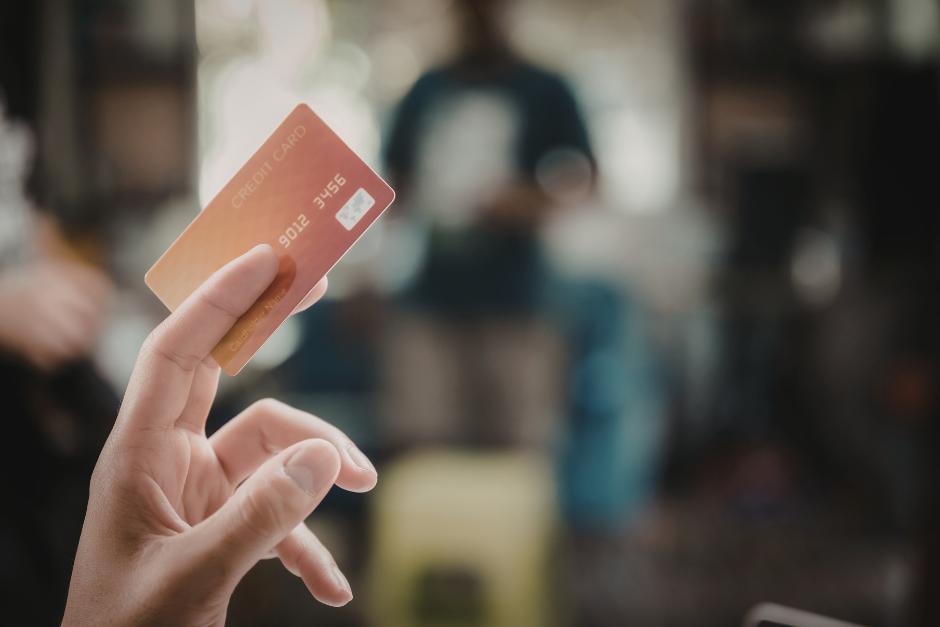 Se calcula que el cr&eacute;dito al consumo presenta una estabilizaci&oacute;n estrat&eacute;gica. (Foto: Canva/Soy502)