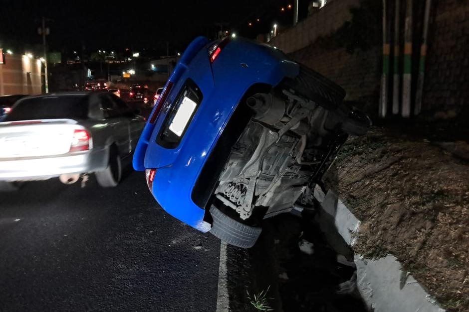 El veh&iacute;culo fue retirado por una gr&uacute;a. (Foto: Cortes&iacute;a)