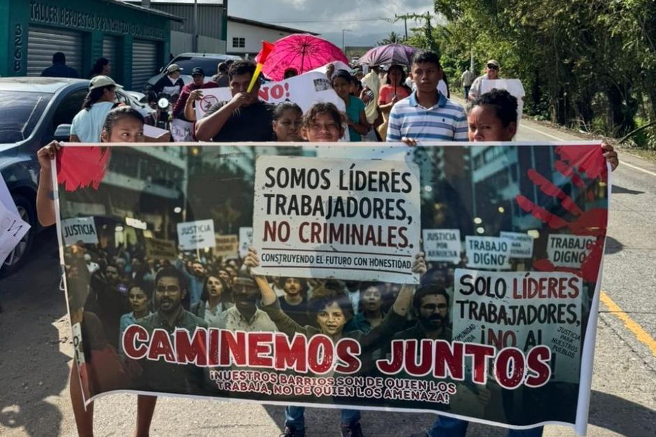 Alcalde, diputados y comunitarios pidieron analizar la ubicaci&oacute;n del centro penitenciario y continuar el di&aacute;logo con el Ejecutivo. (Foto: Cortes&iacute;a/Soy502)