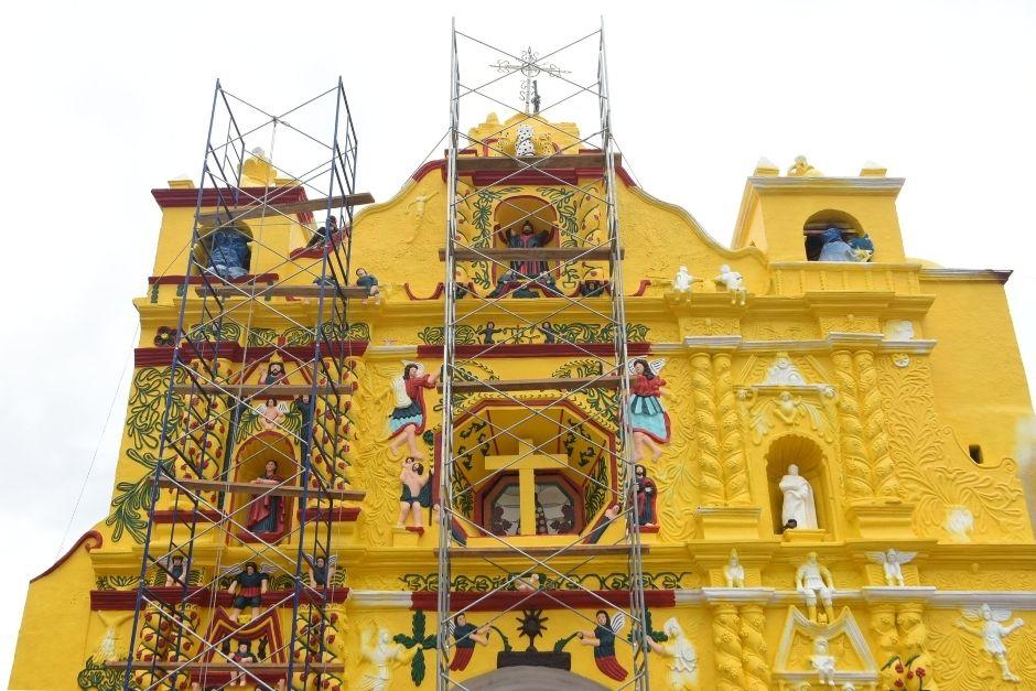 El templo recobra su colorido, pese a los se&ntilde;alamientos en contra de los trabajos. (Foto: Jos&eacute; Garcia/Colaborador)