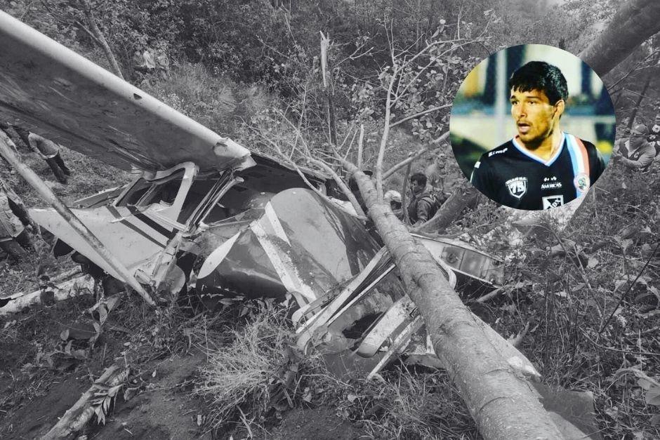 El exfutbolista piloteaba la aeronave que sufri&oacute; un fatal accidente. (Foto: Redes sociales)
