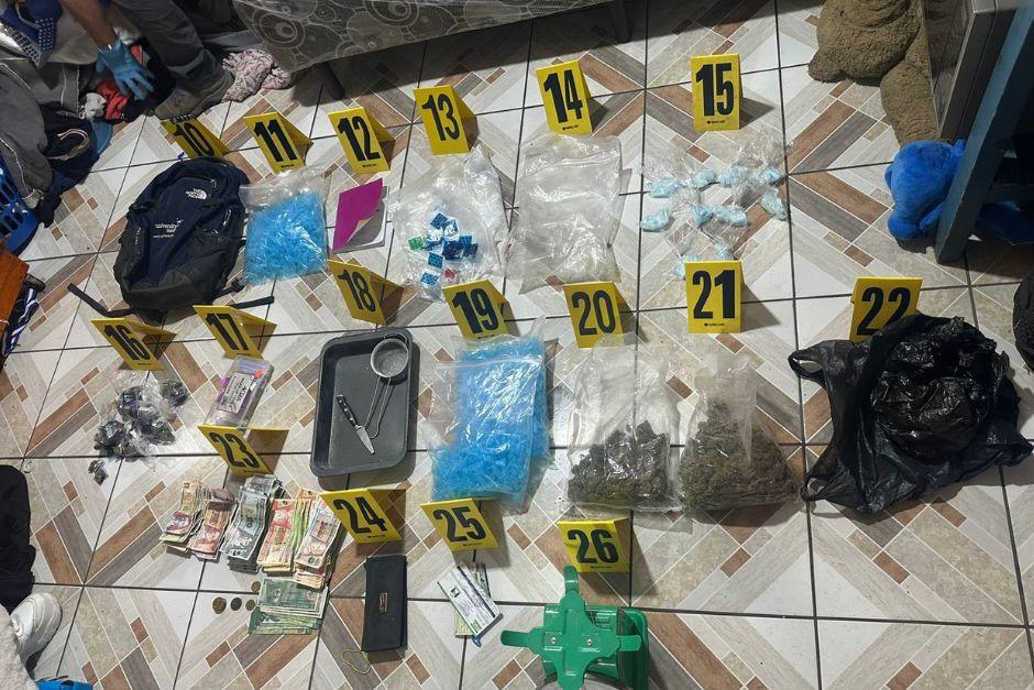 Adem&aacute;s otros ilicitos fueron hallados en este operativo policial contra el&nbsp;narcomenudeo. (Foto: PNC)