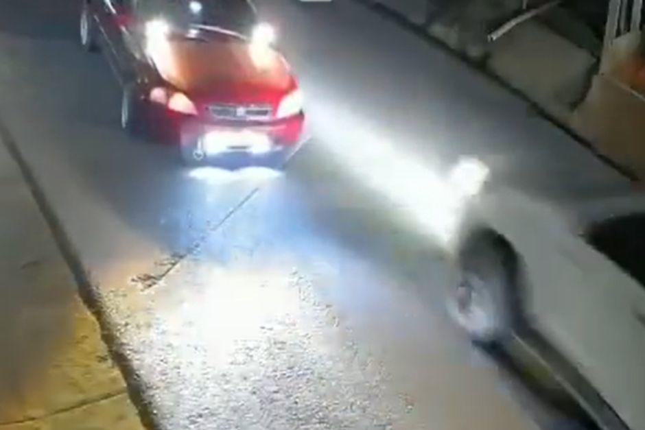 La colisi&oacute;n entre dos conductores qued&oacute; grabado. (Foto: Captura de video)