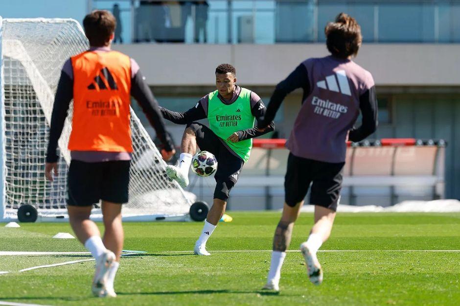 Mbapp&eacute; fue parte de los trabajos junto a sus dem&aacute;s compa&ntilde;eros. (Foto: Real Madrid)
