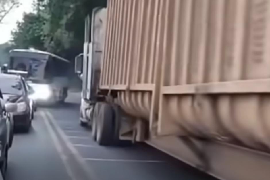 El momento qued&oacute; grabado por un conductor. (Foto: Captura de video)