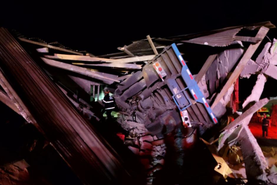 El piloto del cami&oacute;n y una persona m&aacute;s fallecieron durante el accidente. (Foto: ASONBOMD)