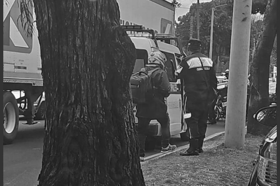 El cuerpo de la v&iacute;ctima qued&oacute; tendido sobre el asfalto. (Foto: cortes&iacute;a)