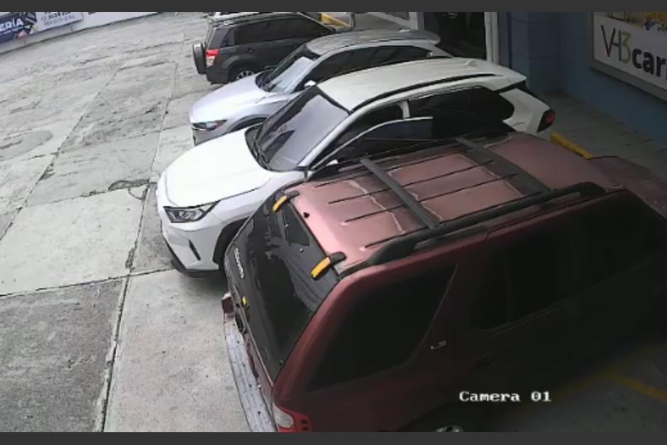 Todo fue captado por la c&aacute;mara del lugar. (Foto: captura de video)