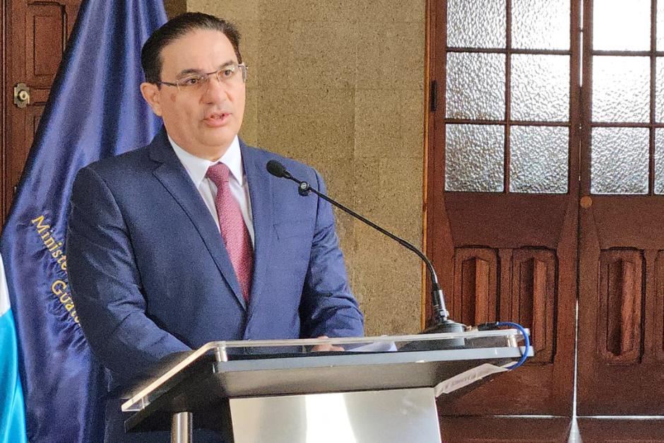 El ministro de Gobernaci&oacute;n durante una conferencia de prensa. (Foto: Estuardo Paredes/ Colaborador)