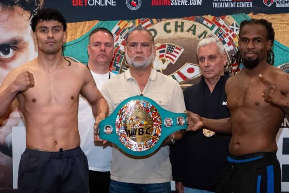 El boxeador guatemalteco L&eacute;ster Mart&iacute;nez super&oacute; el pesaje y est&aacute; listo para la batalla. (Foto: ProBox TV)
