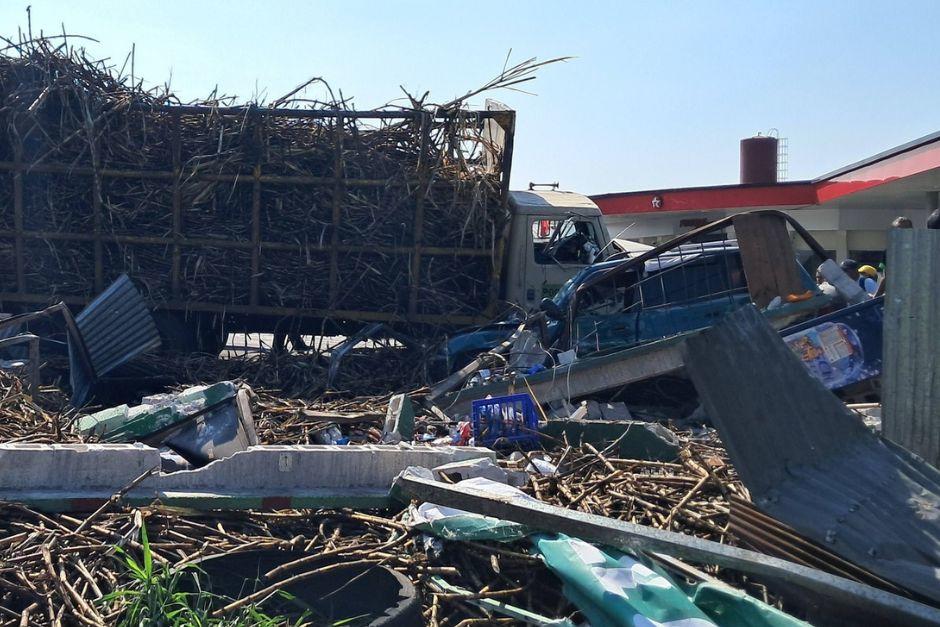 As&iacute; qued&oacute; el veh&iacute;culo tras impactar contra un cami&oacute;n de carga