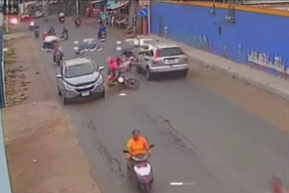 Cuatros personas quedaron heridas tras el m&uacute;ltiple accidente. (Foto: Captura de video)