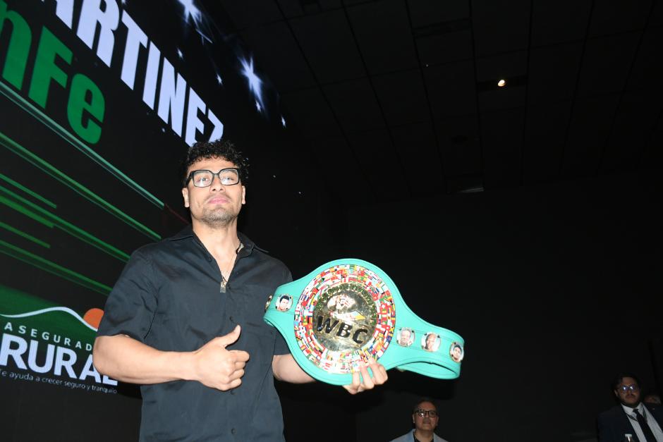 L&eacute;ster Mart&iacute;nez con su cintur&oacute;n de campe&oacute;n mundial interino. (Foto: Rudy Mart&iacute;nez / Nuestro Diario)