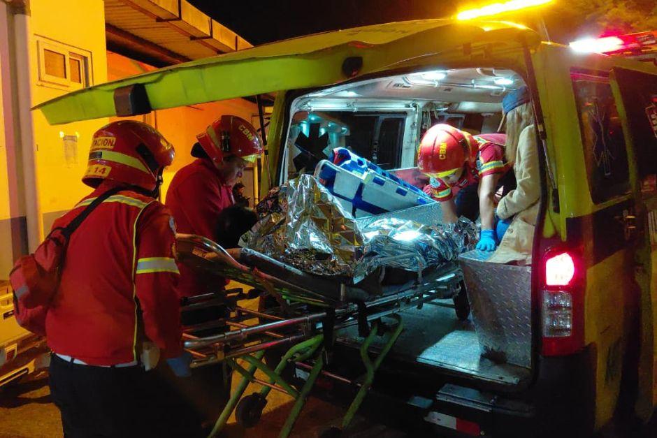 La v&iacute;ctima fue trasladada a un centro asistencial. (Foto: Bomberos Municipales)