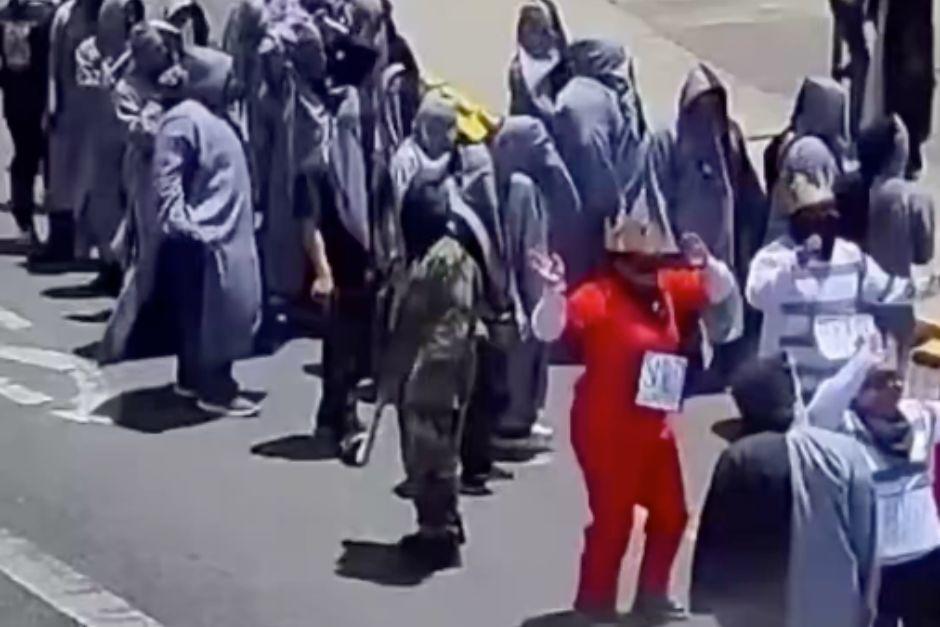 Huelga de Dolores: Encapuchados bloquean el Obelisco