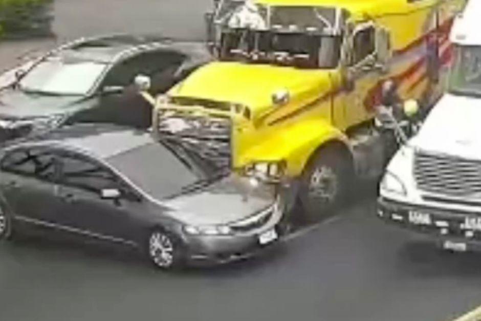 El accidente ha provocado congestionamiento en el sector. (Foto: Captura de video)