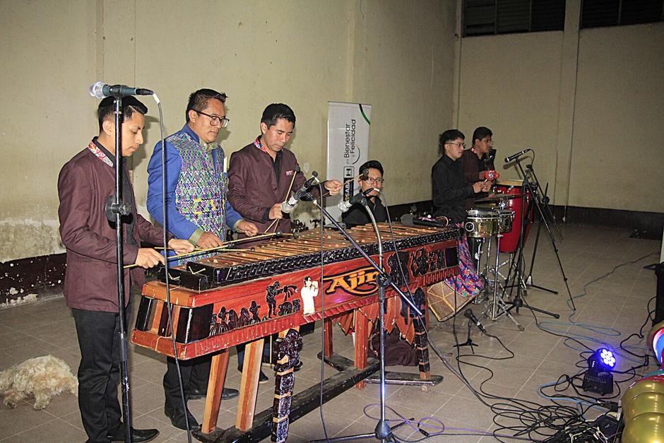 &Oacute;scar Ajin: El m&uacute;sico sampedrano que revoluciona la marimba