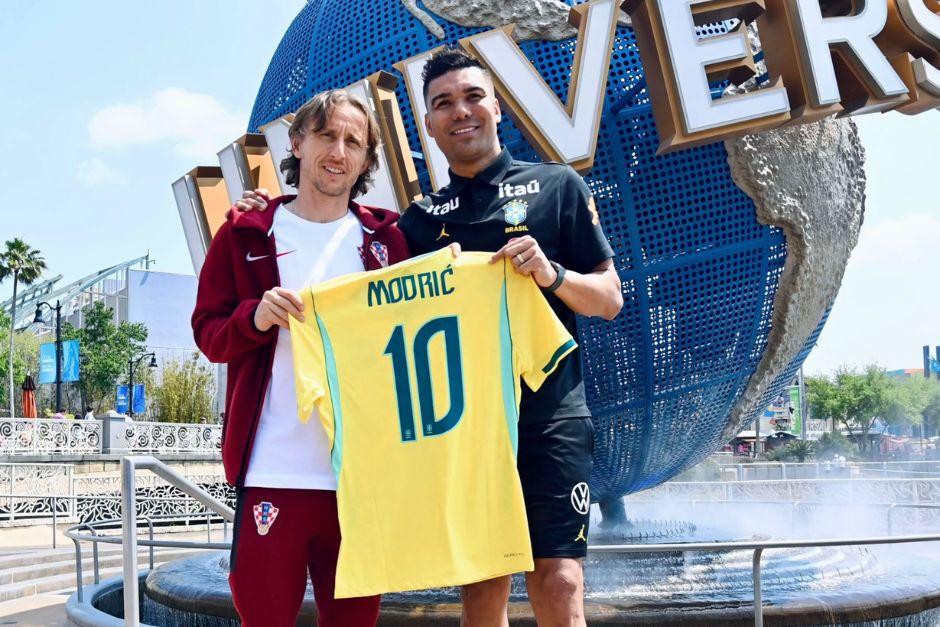 Previo al duelo, Casemiro y Modric se reencontraron en el parque de Universal Studios. (Foto: Redes)