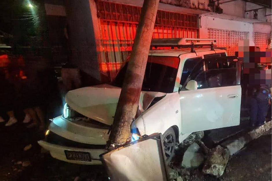 Conductor se encontraba en presunto estado de ebriedad. (Foto: Bomberos Municipales Mixco)