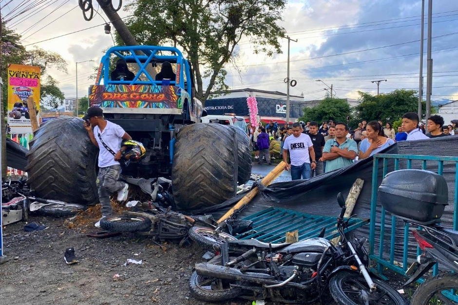 Varias personas intentaron escapar, pero la velocidad del veh&iacute;culo los sobrepas&oacute;. (Foto: El Tiempo)