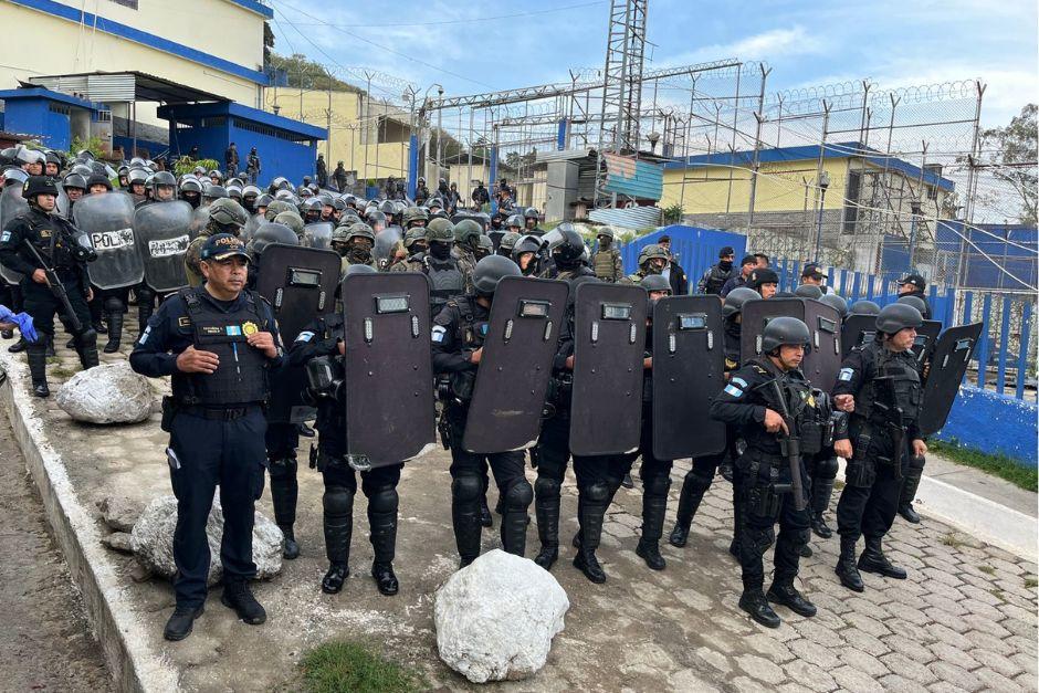 Elementos de seguridad fueron movilizados durante esta requisa. (Foto: PNC)