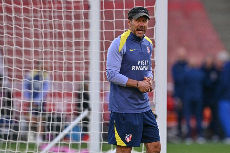 El t&eacute;cnico argentino dirigi&oacute; la pr&aacute;ctica en Londres y estuvo contento por el reto que se viene. (Foto: AFP)