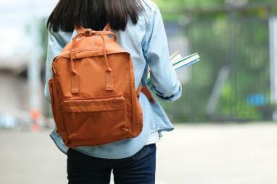 La menor portaba la droga en el interior de su mochila. (Foto ilustrativa: iStock)