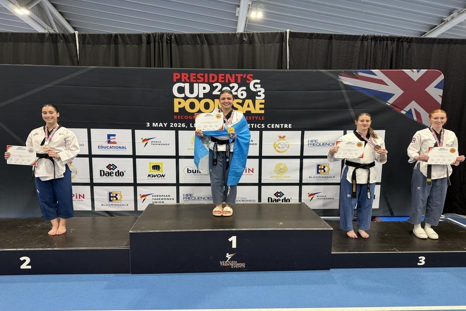 Alejandra Higueros celebra uno de sus dos oros obtenidos en Londres. (Foto:&nbsp;Federaci&oacute;n Nacional de Taekwondo)&nbsp;