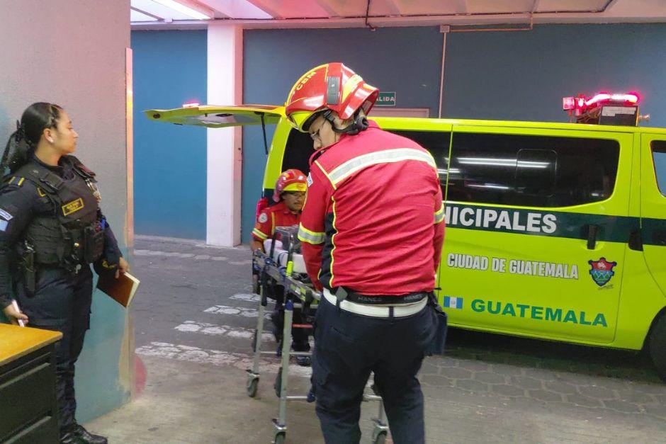 La v&iacute;ctima fue trasladada a un centro asistencial. (Foto: Bomberos Municipales)