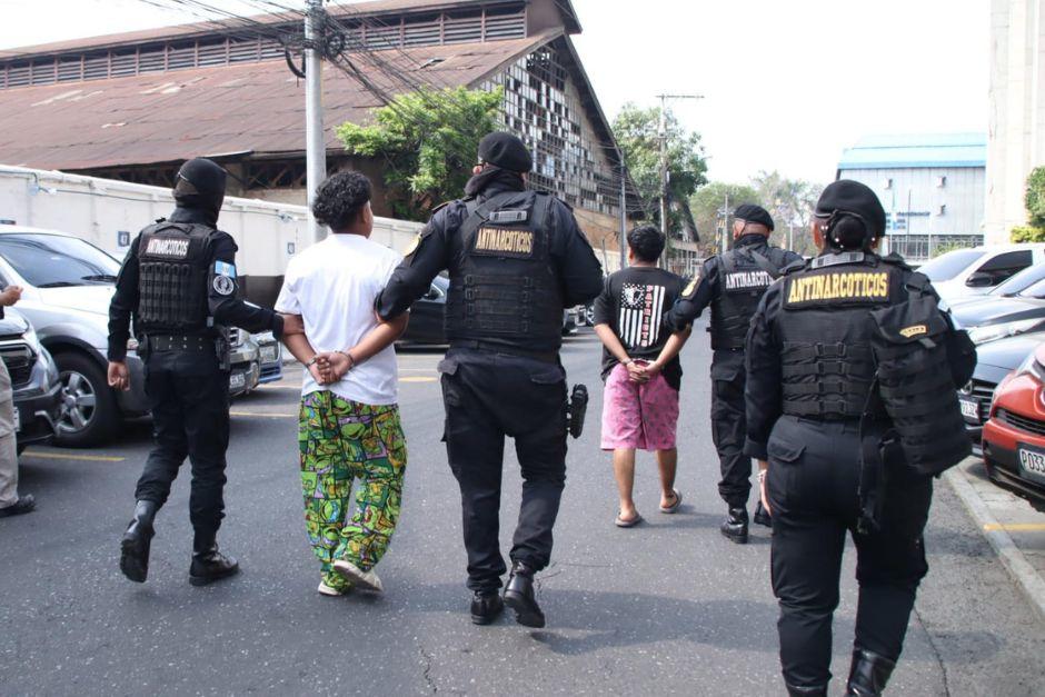 Las capturadas fueron efectuadas durante 15 allanamientos. (Foto: PNC)