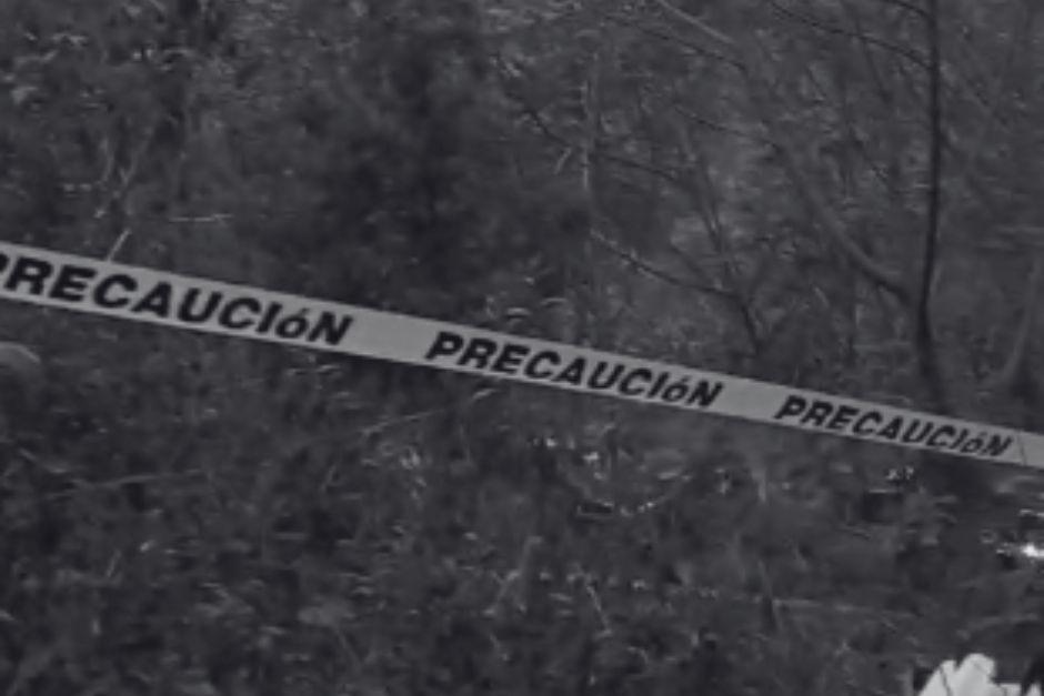 Los cuerpos se encontraban dentro de costales en un &aacute;rea verde. (Foto: Captura de video)