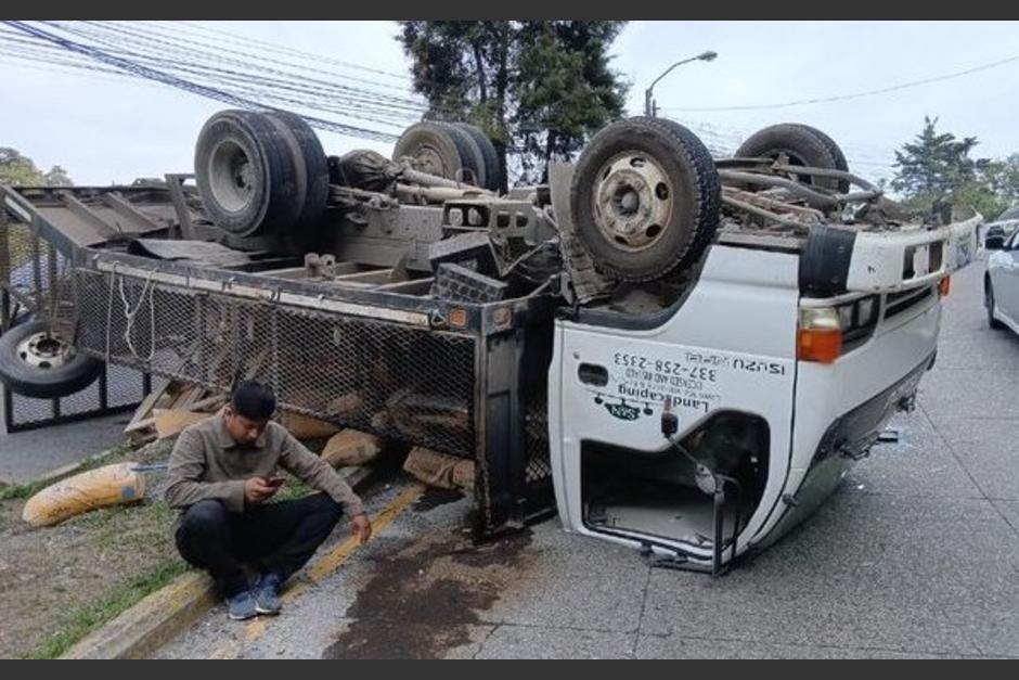 La carga qued&oacute; esparcida en el lugar. (Foto: PMT)
