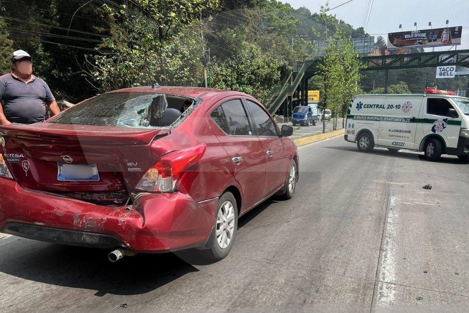El veh&iacute;culo impactado result&oacute; con da&ntilde;os materiales. (Foto: Gr&aacute;fico GT)