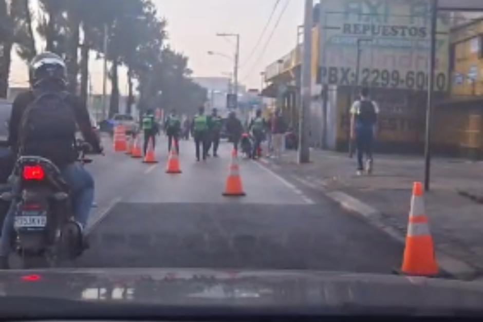 Un conductor comparti&oacute; que a inmediaciones de la calzada San Juan se encuentra un ret&eacute;n en la hora pico de la ma&ntilde;ana. (Foto: Captura de video/Erik Espino)
