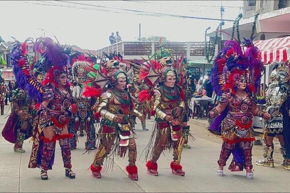 Los trajes reflejan la influencia de la actual cultura popular. (Foto: Renato Melgar/Colaborador)