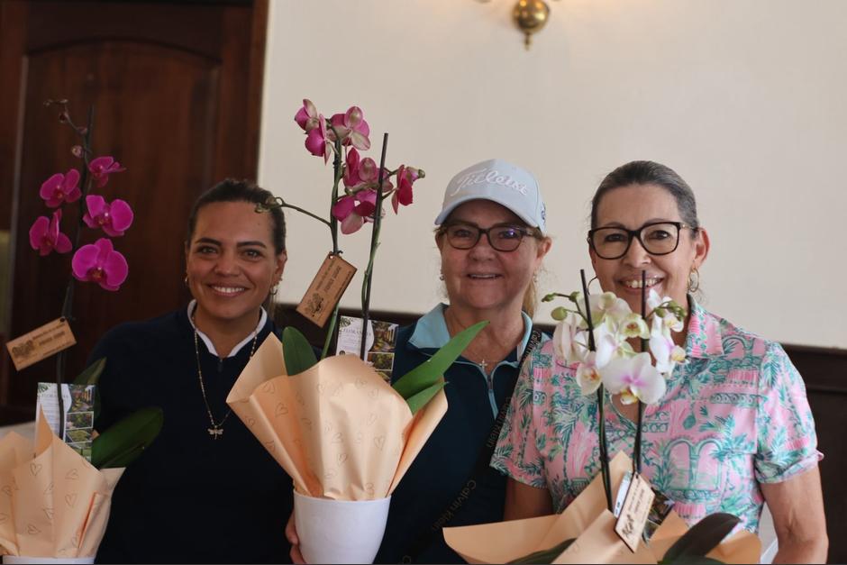 Ericka de Tampan, Zussie de Mach&oacute;n, y Alma de Morataya, fueron las ganadoras de los primeros lugares del torneo. (Foto: Alta Vista)