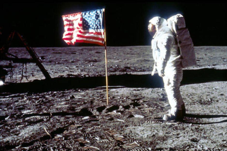 La tripulaci&oacute;n de Apolo 11 destellos de luces brillantes durante su&nbsp;viaje a la Luna. (Foto: NASA)