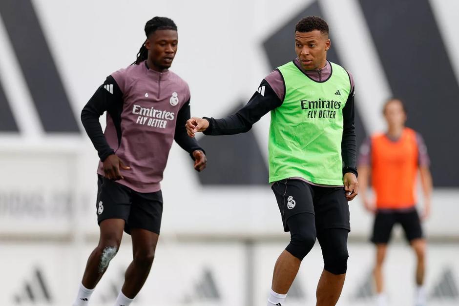 Mbapp&eacute; complet&oacute; el entrenamiento del viernes y espera estar disponible para el juego del domingo. (Foto: Real Madrid)