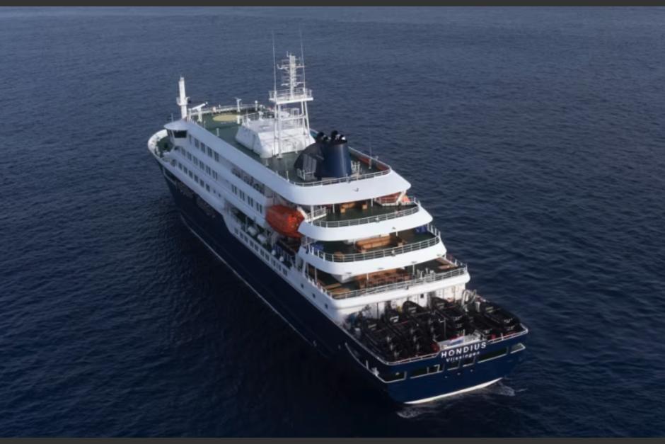 El crucero sigue varado tras el brote. (Foto: CNN)