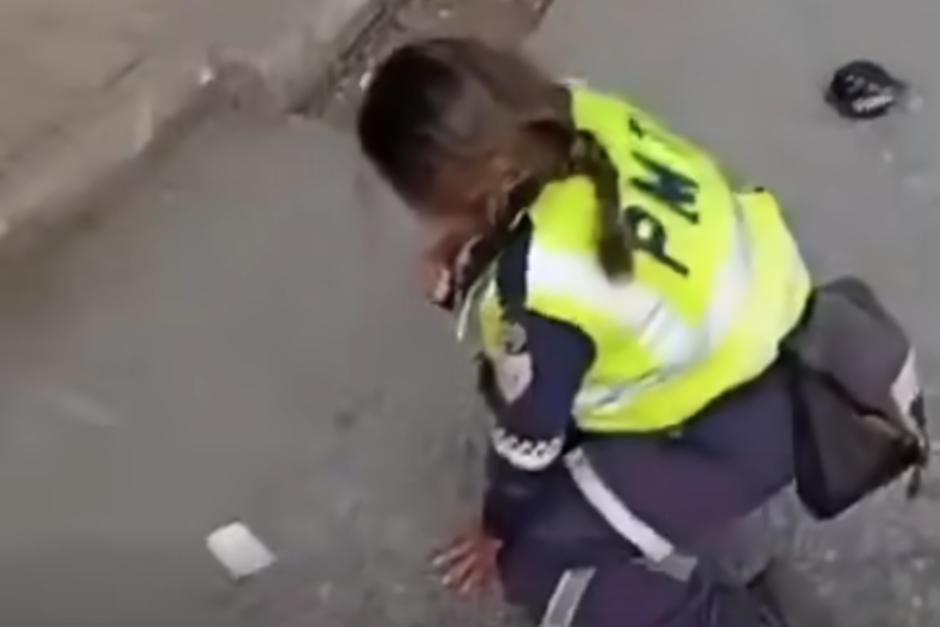 La agente fue lesionada en el rostro. (Foto: captura de video)
