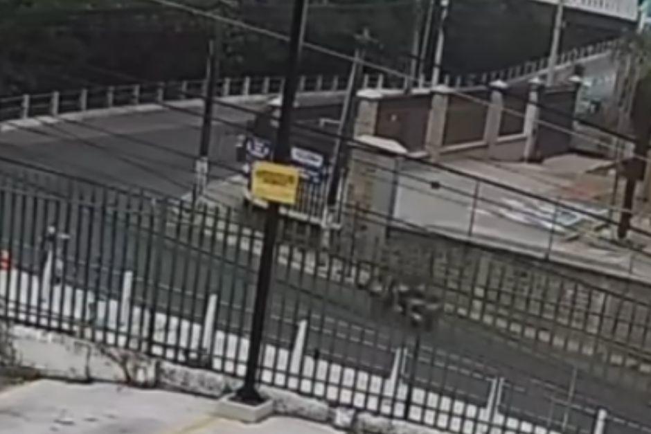 La conductora sufri&oacute; un fatal accidente sobre la ruta. (Foto: captura de video)
