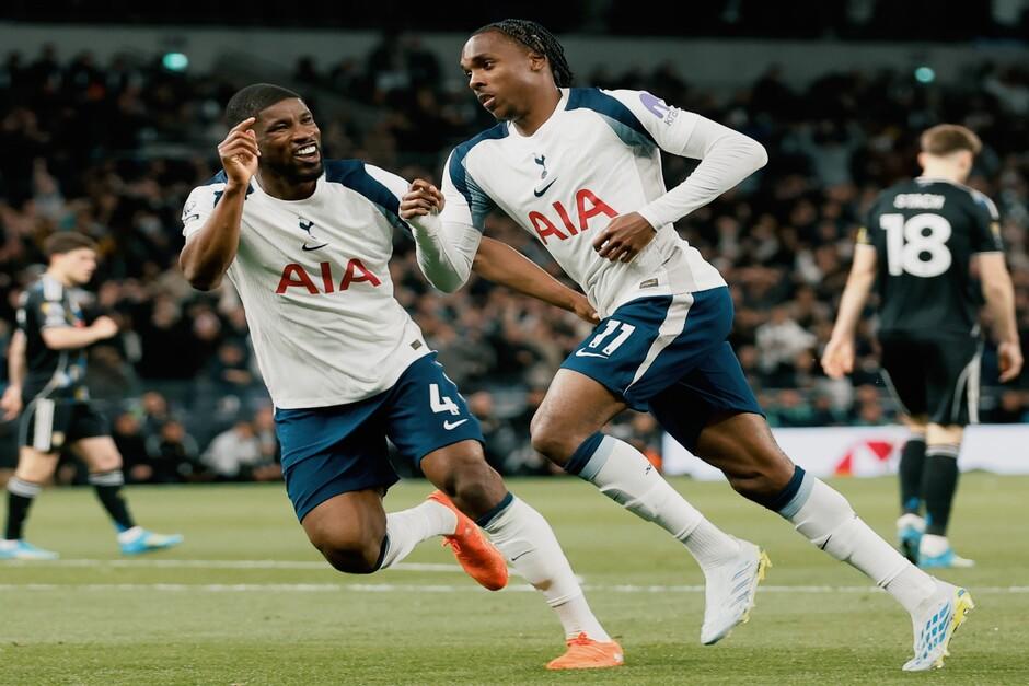Tel (derecha) marc&oacute; un golazo, pero luego cometi&oacute; el penal del empate visitante. (Foto: Tottenham)&nbsp;