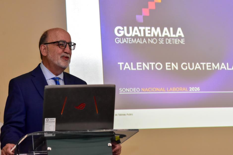 Roberto Moreno, rector de la UVG durante la presentaci&oacute;n de la plataforma sobre talento humano de Guatemala No Se Detiene. (Foto: Estuardo Paredes/Colaboraci&oacute;n)&nbsp;