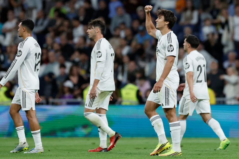 Gonzalo fue el autor del primero del Madrid, el que abri&oacute; el camino para el triunfo ante el Oviedo. (Foto: AFP)