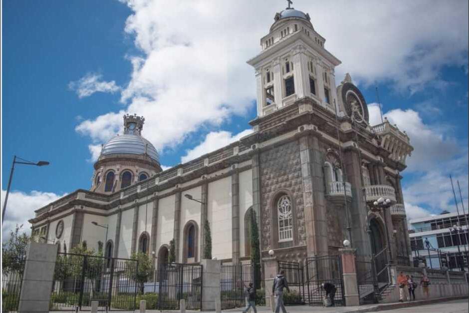 Su fachada destaca por sus acabados tipo piedra y torres que sobresalen en el Centro Hist&oacute;rico. (Foto:&nbsp;Centrohistorico.gt)