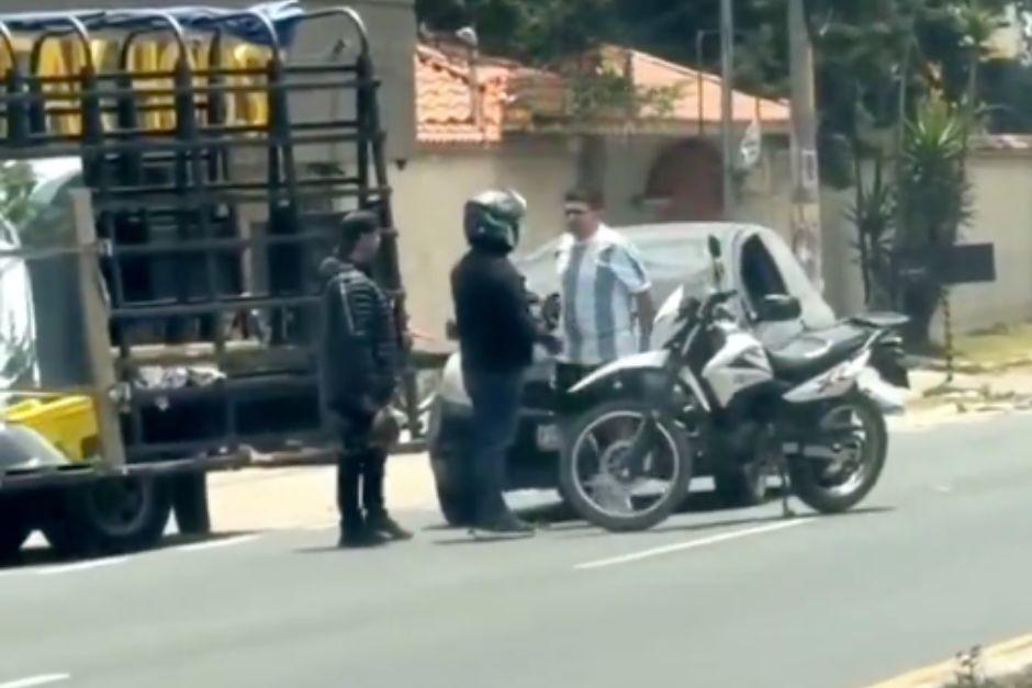 Una discusi&oacute;n en el tr&aacute;nsito provoc&oacute; un ataque armado en Quetzaltenango. (Foto: Captura de video)