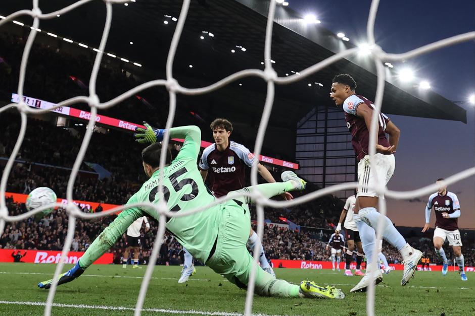 Watkins marca su segundo gol en el partido. (Foto: AFP)