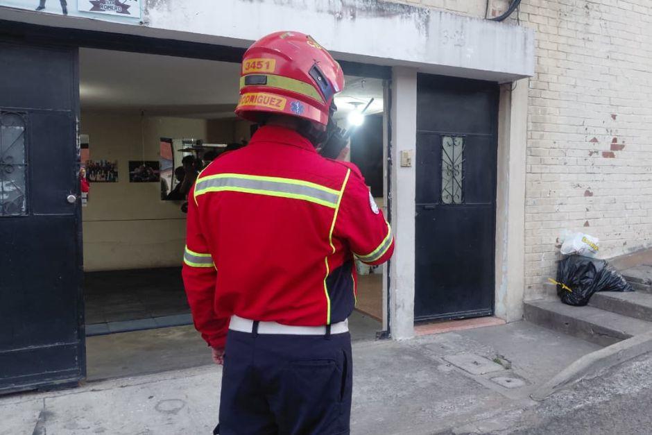 La v&iacute;ctima fue atacada a balazos por desconocidos. (Foto: Bomberos Municipales)
