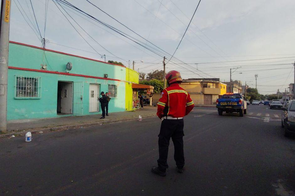 Vecinos del sector fueron alarmados tras escuchar las detonaciones de bala. (Foto: Bomberos Municipales)